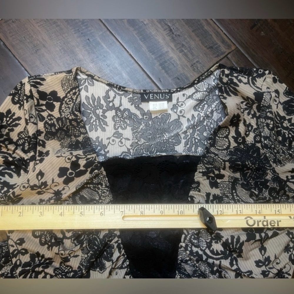 Venus Black and Cream Floral Blouse Small - Picture 4 of 6